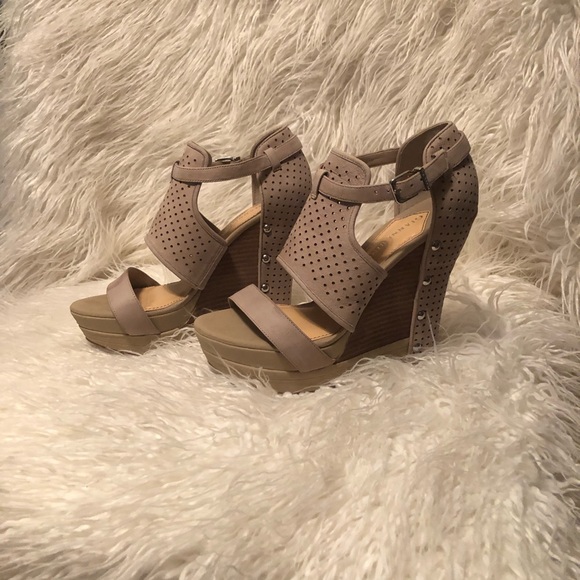 Gianni Bini Wedges - Picture 3 of 5